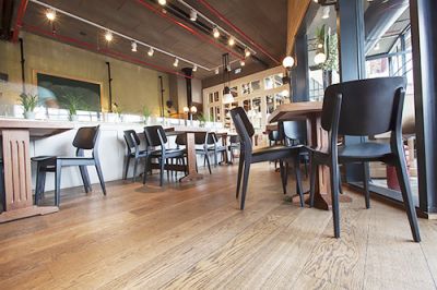 Kinh nghiệm chọn lựa sàn gỗ sử dụng cho quán cà phê