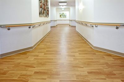 Kho sàn gỗ Hải Phòng mách bạn giải pháp làm mờ vết xước trên sàn gỗ công nghiệp